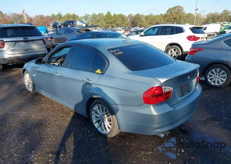 2006 BMW 330Xi z USA, uszkodzony, nr VIN WBAVD33516KV60297